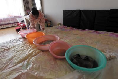 红桥楼上漏水，住户失联，小区没物管，业主维权难！律师来支招……